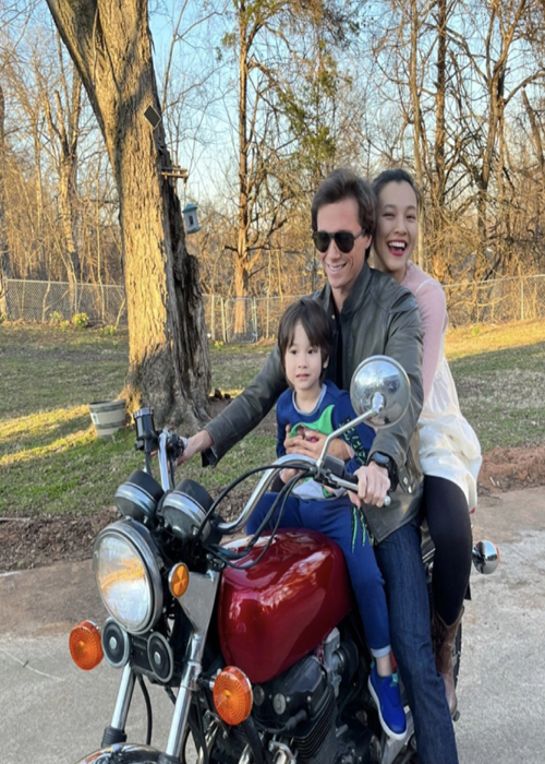 "Nếu quan hệ bạn bè thoải mái như vậy thì cứ để vậy đi", Hoàng Oanh nói. Ảnh: Người Đưa Tin.