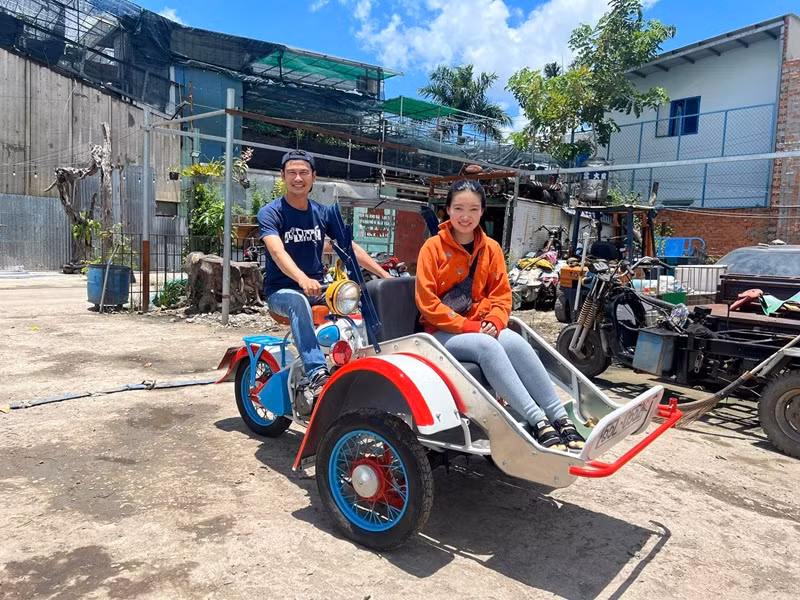 Vợ Tiết Cương không hoạt động nghệ thuật. Cô là fan của chồng nhiều năm qua.