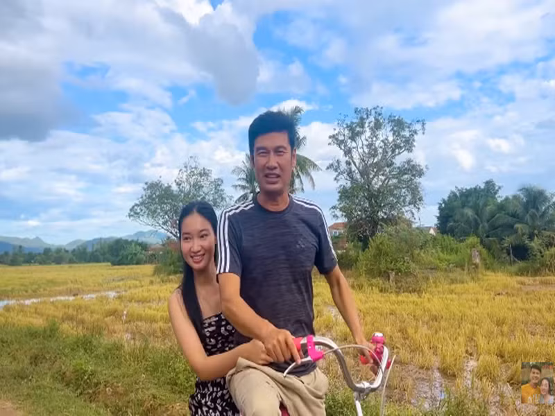 Tiết Cương thường xuyên về quê vợ. Anh từng khoe được bố vợ chiêu đãi các món ăn ngon.