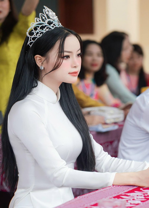 Khi lùm xùm lắng xuống, Đào Thị Hiền tích cực tham gia các hoạt động giải trí, thiện nguyện. Ảnh: FBNV.