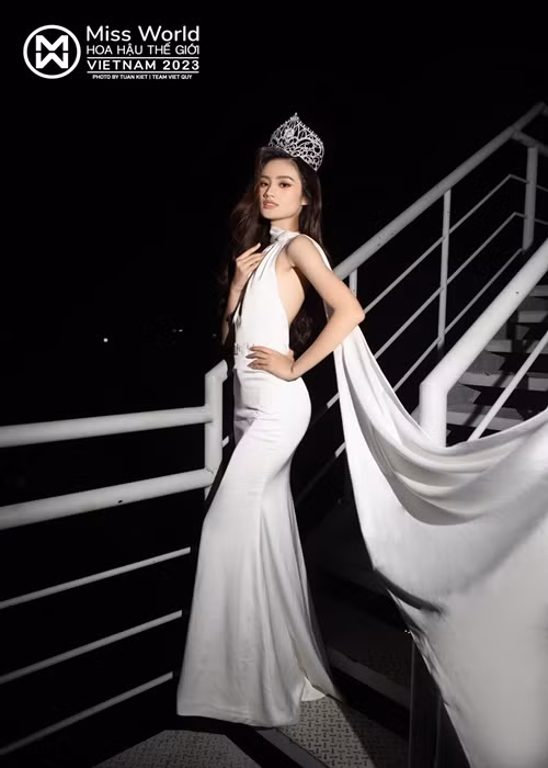 Đại diện BTC thừa nhận, phát ngôn của Ý Nhi có phần đáng trách. BTC đã ngay lập tức nhắc nhở, rèn giũa nàng hậu. BTC cam kết “rút kinh nghiệm sâu sắc để không tạo nên sự hiểu nhầm, phản ứng trái chiều của cộng đồng mạng”. Ảnh: Miss World Vietnam.