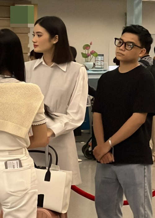 Ý Nhi và 2 á hậu ra sao sau 4 tháng đăng quang? Y Nhi va 2 a hau ra sao sau 4 thang dang quang?