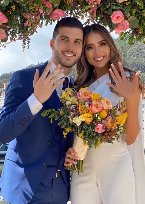 Người đẹp Colombia rạng ngời trong đám cưới. Ảnh: FBNV.