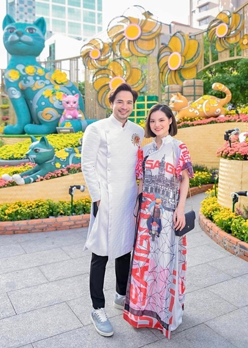 Cả hai diện áo dài dịp Tết Nguyên đán 2023. Ảnh: FBNV.