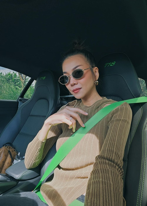 Nữ người mẫu khoe nấu ăn cho nửa kia rồi mới đi làm. Ảnh: FBNV.