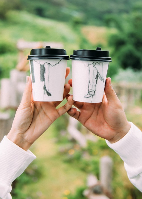 Siêu mẫu Thanh Hằng khoe khoảnh khắc bình yên bên người bạn đời. Ảnh: FBNV.