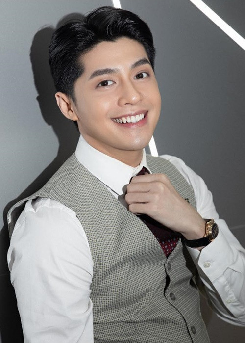 Cách đây 1 tháng, Đỗ Hiếu trao đổi với phía Noo Phước Thịnh về yêu cầu tái ký, thông qua người quản lý Tuấn Khanh. Tuy nhiên, phía nam ca sĩ quyết định không tái ký độc quyền vì một số lý do. Noo Phước Thịnh không muốn tiếp tục hát 8 ca khúc của Đỗ Hiếu. Vì vậy nam ca sĩ cho rằng không có chuyện phải cấm anh hát như lời của nhạc sĩ Đỗ Hiếu. Ảnh: FBNV.