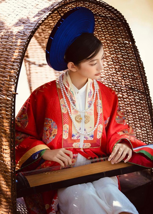 Chiko theo học Vovinam nhiều năm qua, từng đoạt huy chương vàng và đồng cấp quận tại TP HCM.