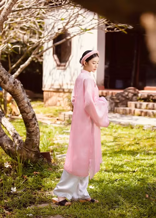 Nhiều khán giả khen ngợi nhan sắc của con gái Ngọc Diễm.