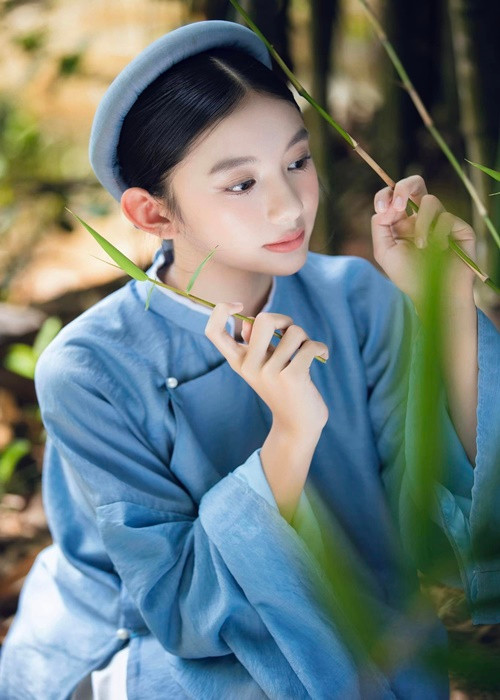 "Mỗi năm mỗi khác, lần nào xem lại hình những năm cũ, mẹ đều thấy mắt cay cay", Ngọc Diễm chia sẻ.