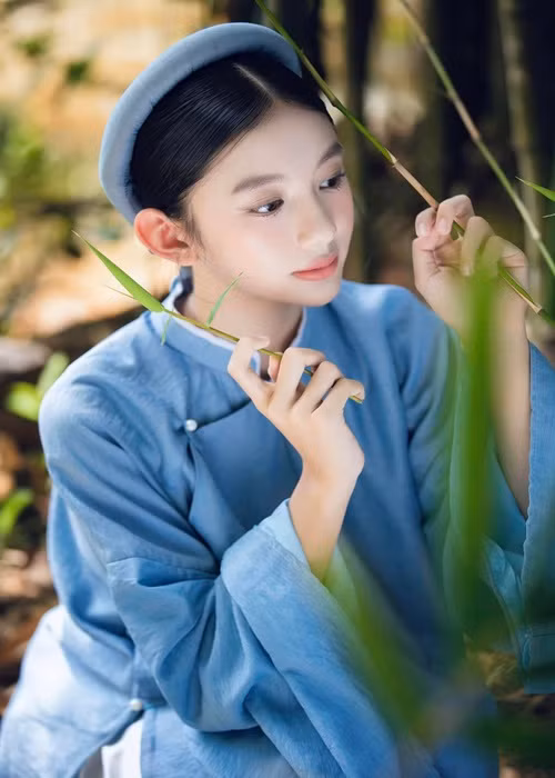 "Mỗi năm mỗi khác, lần nào xem lại hình những năm cũ, mẹ đều thấy mắt cay cay", Ngọc Diễm chia sẻ.