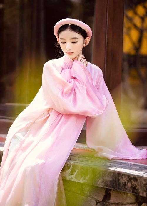 Chiko không chỉ có chiều cao vượt trội mà còn sở hữu gương mặt xinh xắn.