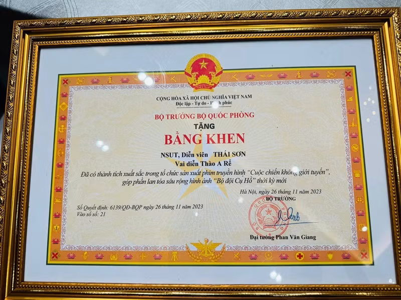 Thái Sơn đóng vai A Rể trong Cuộc chiến không giới tuyến.