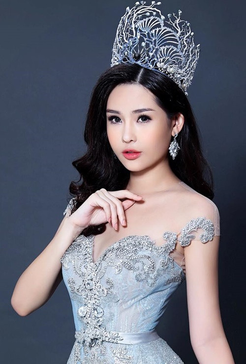 Năm 2017, Ngân Anh cũng đối mặt với tin đồn mua giải Hoa hậu Đại dương. Người đẹp tự tin nói rằng cô không cần phải mua giải. “Tôi nghĩ, ngay từ đầu cuộc thi, tôi đã chứng tỏ bản thân là ứng viên sáng giá. Tôi có sự hoàn thiện đầy đủ về tri thức khi vừa tốt nghiệp đại học. Tôi có ngoại ngữ tốt, thành thạo tiếng Anh và tiếng Pháp. Tôi tự tin về chiều cao tốt, sắc vóc tốt, hình thể đẹp, gương mặt xinh. Vì thế, đó là những yếu tố giúp tôi trở thành hoa hậu chứ không cần phải mua giải”, Ngân Anh chia sẻ trên Người Đưa Tin.