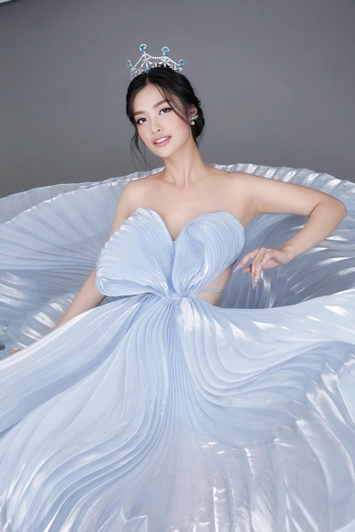 Trong hành trình thi đấu, Nông Thúy Hằng tuân thủ chặt chẽ các quy định lớn nhỏ. Ví như, cô không mang theo điện thoại theo yêu cầu trong các buổi ghi hình. Vì những nỗ lực này, người đẹp được xướng tên ở vị trí á hậu 2.