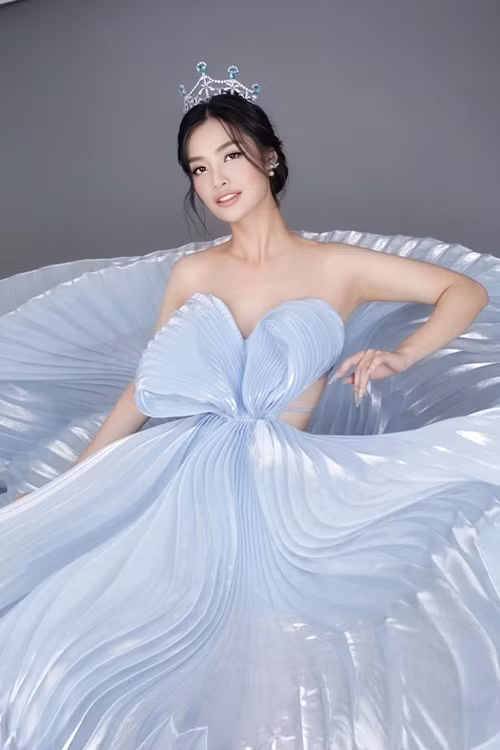 Trong hành trình thi đấu, Nông Thúy Hằng tuân thủ chặt chẽ các quy định lớn nhỏ. Ví như, cô không mang theo điện thoại theo yêu cầu trong các buổi ghi hình. Vì những nỗ lực này, người đẹp được xướng tên ở vị trí á hậu 2.