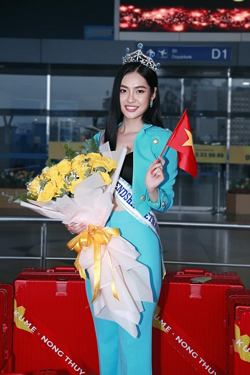 Trên Vietnamnet, Hoa hậu Nông Thúy Hằng cho hay, cô đi thi với tâm thế giao lưu, học hỏi, kết quả đoạt danh hiệu á hậu 2 dù nằm ngoài dự tính nhưng hợp lý. Người đẹp học tiếng Trung, chuẩn bị kiến thức, kỹ năng cần thiết, liên hệ một số người quen để được chia sẻ kinh nghiệm thi quốc tế.