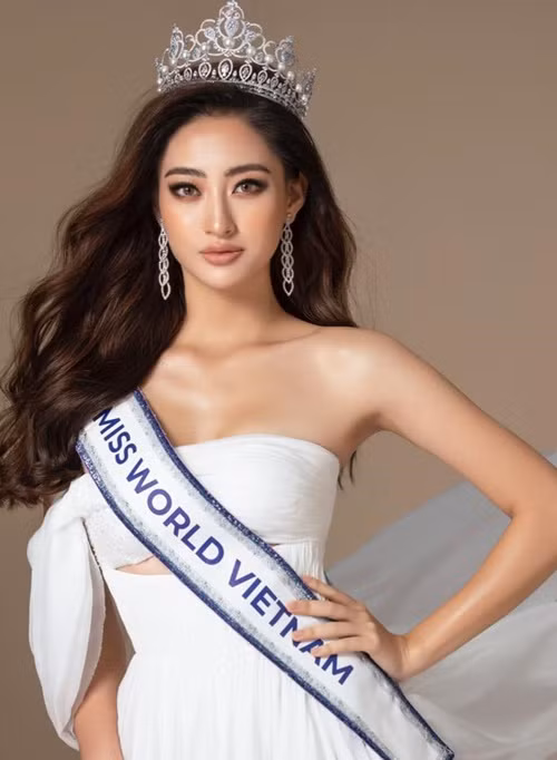 Ngay khi đăng quang Hoa hậu Thế giới Việt Nam 2019, Lương Thùy Linh vướng tin đồn mua giải. Tin đồn xuất phát từ một tài khoản Facebook đăng hình ảnh, số báo danh của Thùy Linh cùng 2 thí sinh khác và ngầm tố có sự mua bán giải trước đêm chung kết.