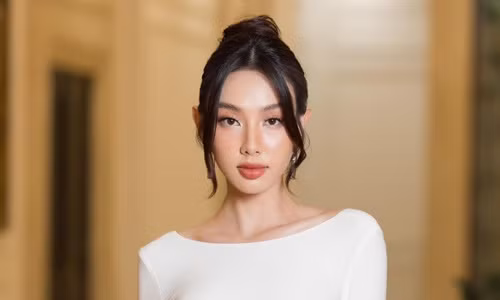 Lo anh chup cung 2 “tu ong”, Hoa hau Thuy Tien phan ung gi?-Hinh-2