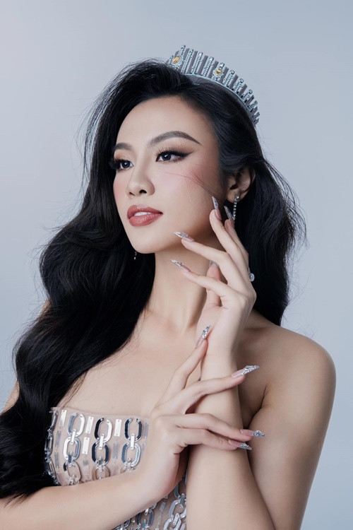 Huỳnh Phạm Thủy Tiên nặng đến 90 kg khi học cấp 3. Nàng hậu chia sẻ, khi tham gia thi kéo co, nghe các bạn nam lớp khác nói với nhau "Có thấy con voi của lớp kia không?", Thủy Tiên bị tổn thương và bị ám ảnh suốt thời gian dài. Để thoát khỏi bóng tối của sự tự ti, Thủy Tiên chia sẻ với những người bạn sẵn sàng lắng nghe cô.