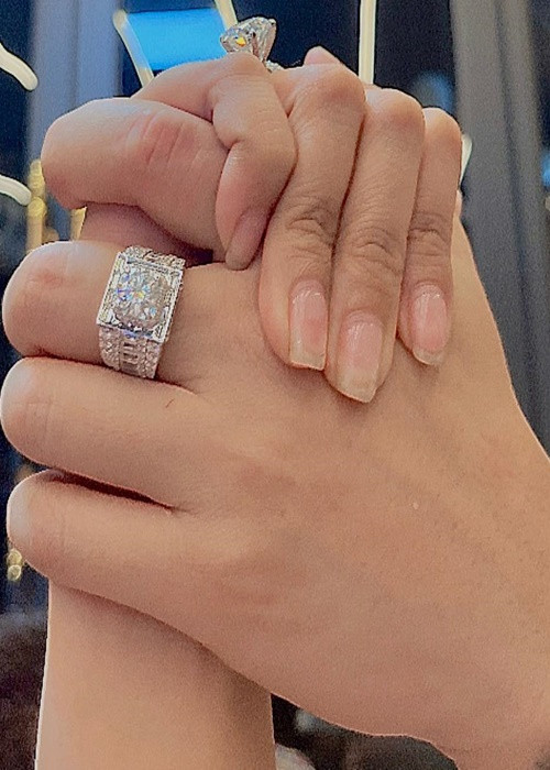 Tài khoản P.W được lập cách đây không lâu, chỉ đăng tải hình ảnh Nam Em, khoảnh khắc bàn tay một cô gái nắm bàn tay một chàng trai. Ảnh: FBNV.