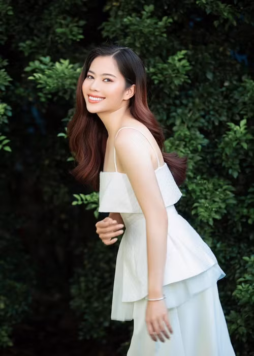 Nam Em cho hay, cô đã tìm được bến đỗ và xin phép không công khai nửa kia của mình. Ảnh: FBNV.