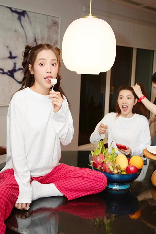 Puka chia sẻ: "Nhà gái... lên chị em ơi. Hãy xem đến cuối. Hãy vui đến cuối".