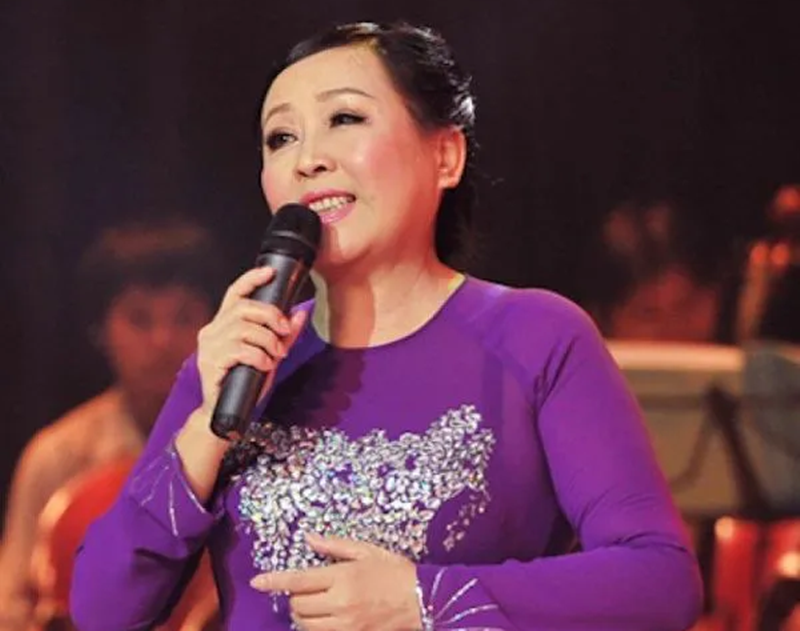 Nữ nghệ sĩ tiết lộ, có đôi khi bà hỏi chồng: "Em có khuyết điểm gì không?", Anh hùng lực lượng vũ trang Vũ Ngọc Đỉnh nói khuyết điểm duy nhất của vợ là tham việc, mà "bệnh" đó lại khó sửa. Ảnh: Thể Thao Văn Hóa.