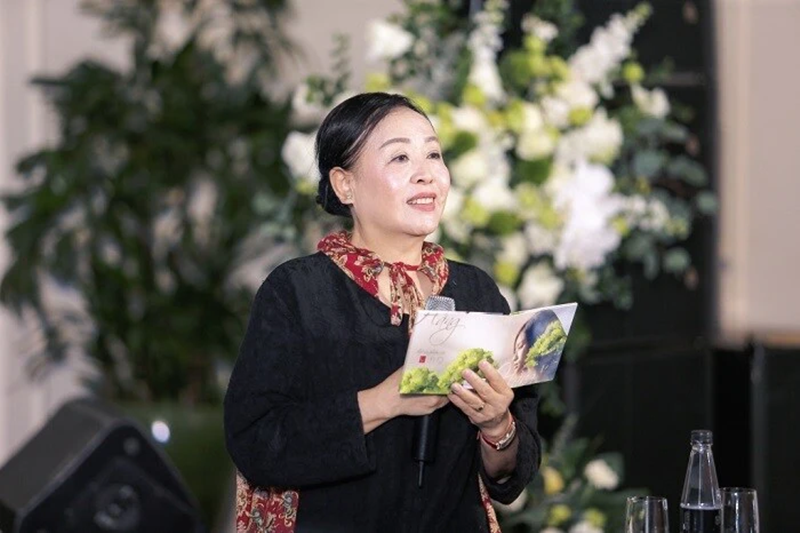 Trước đây, mỗi khi nghệ sĩ Thu Hiền đi hát xa, chồng lại giúp bà lo cho các cháu rất vẹn toàn. Ảnh: Báo Giao Thông.