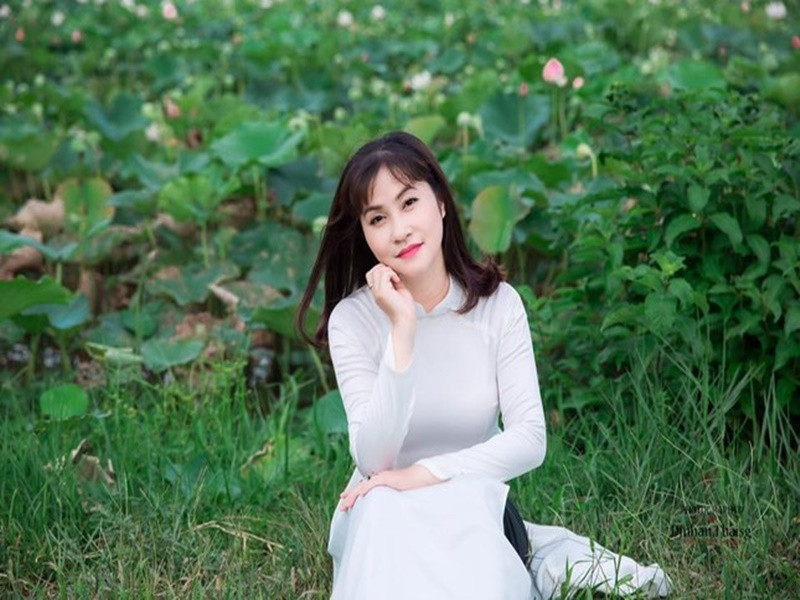 "Ngày lễ, tết, sinh nhật... dù bận rộn tôi cũng chẳng bao giờ quên quà cho cô ấy. Đổi lại, vợ cũng đồng hành và thấu hiểu cho cái nghề của tôi", Quang Thắng kể. Ảnh: Tiền Phong.