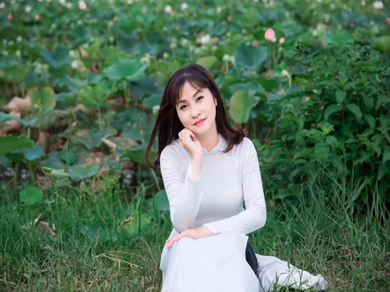 "Ngày lễ, tết, sinh nhật... dù bận rộn tôi cũng chẳng bao giờ quên quà cho cô ấy. Đổi lại, vợ cũng đồng hành và thấu hiểu cho cái nghề của tôi", Quang Thắng kể. Ảnh: Tiền Phong.