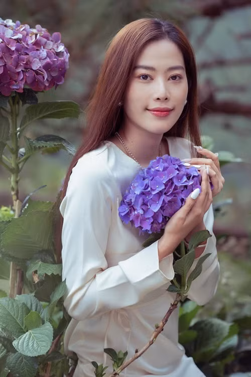 Bạn trai hiện tại của Nam Em biết quá khứ đau khổ của người đẹp. Ảnh: FBNV.