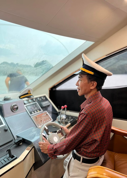 Nhìn lại cuộc hôn nhân của Việt Hoàn - Hoa Trần trước khi tan vỡ Nhin lai cuoc hon nhan cua Viet Hoan - Hoa Tran truoc khi tan vo