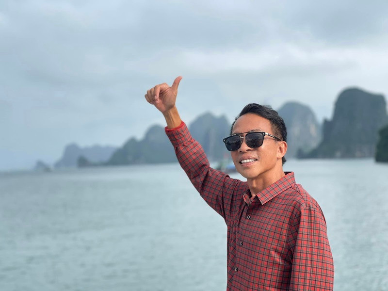 Trước khi thừa nhận ly hôn, Việt Hoàn không chia sẻ hình ảnh Hoa Trần trong 2 năm qua. Ảnh: FBNV.