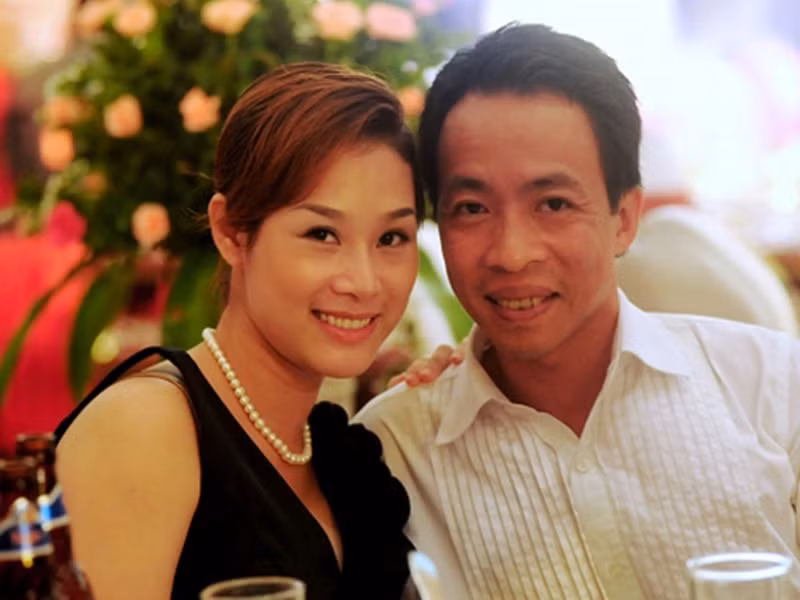 Hoa Trần không chỉ là người vợ, người mẹ đảm đang mà còn là quản lý kiêm trợ lý cho Việt Hoàn. Ảnh: Sức Khỏe Và Đời Sống.