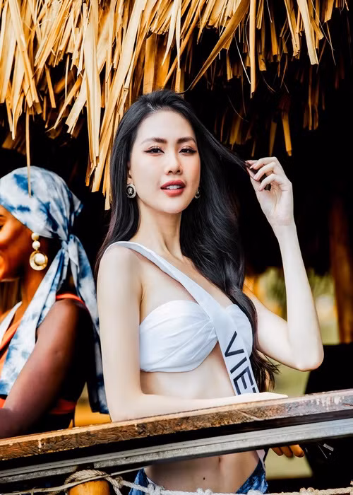 Bùi Quỳnh Hoa luôn nỗ lực để hòa nhập ở cuộc thi. Ảnh: Miss Universe.