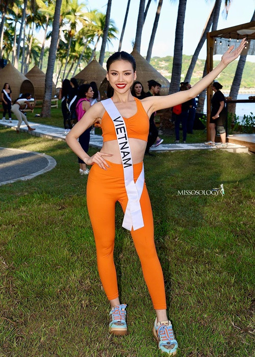 Chia sẻ trên Vietnamnet về phần thi phỏng vấn kín, Bùi Quỳnh Hoa cho biết, cô đã chủ động cười chào trước với ban giám khảo để tạo không khí cởi mở thân thiện. Ảnh: Missosology.