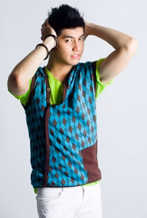 Nam ca sĩ chia sẻ trên Người Lao Động, cát-sê hợp đồng chụp quảng cáo của anh lên đến 12 triệu đồng. Ảnh: FBNV.