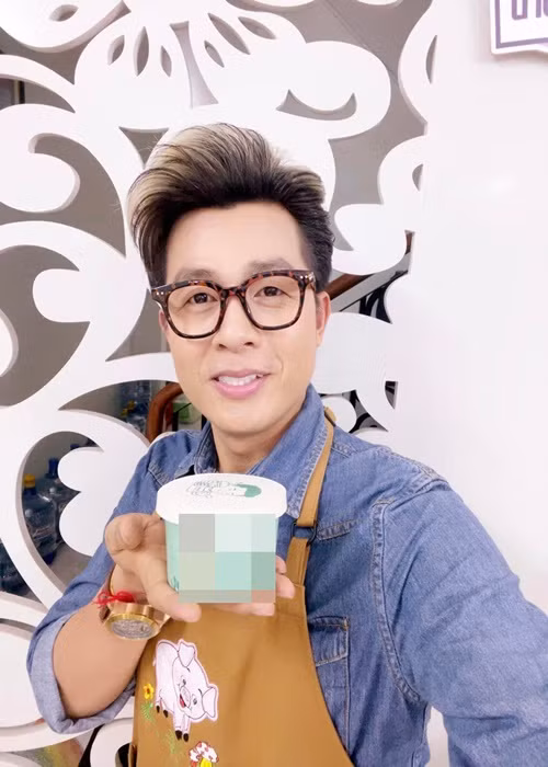 Diễn viên Hòa Hiệp có thu nhập tốt nhờ bán hàng trên mạng. Anh chia sẻ, doanh thu livestream bán hàng trong 1 - 2 ngày bằng cát-sê đóng chính một bộ phim dài 30 tập trong hai tháng của anh.