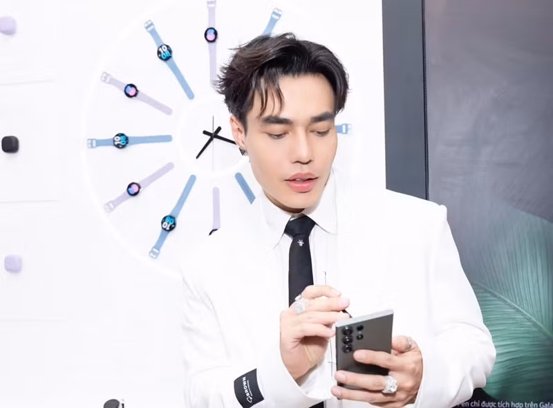 Một nguồn tin riêng của Dân Việt cho hay, Lê Dương Bảo Lâm có thu nhập khoảng 3 tỷ đồng/tháng nhờ công việc giới thiệu sản phẩm trên mạng. Tuy nhiên, Lê Dương Bảo Lâm phủ nhận cát-sê livestream lên đến tiền tỷ.