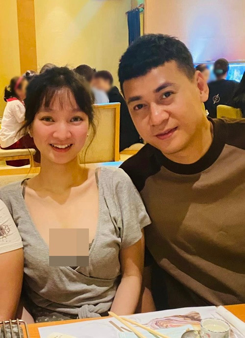 Bích Ngọc ăn mặc giản dị, trẻ trung ở đời thường. Ảnh: FBNV.