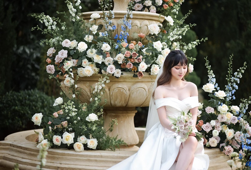 Vợ Ngọc Thuận gây chú ý bởi ngoại hình xinh đẹp. Ảnh: FBNV.