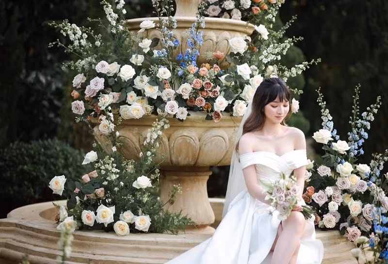 Vợ Ngọc Thuận gây chú ý bởi ngoại hình xinh đẹp. Ảnh: FBNV.