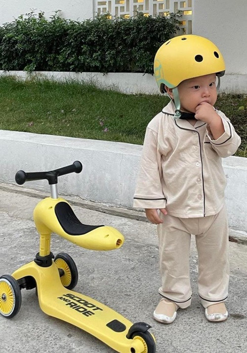 Bé Leon có rất nhiều biểu cảm hài hước.