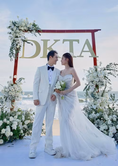 Thủy Anh chia sẻ, tài sản lớn nhất và vô giá trong 10 năm qua của cô là tổ ấm với hai con trai đáng yêu, một người chồng tuyệt vời. Ảnh: FBNV.