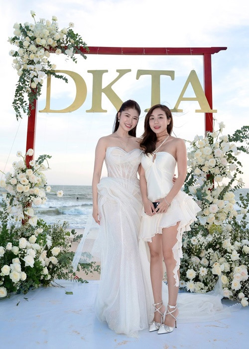 Bảo Ngọc - vợ cũ Hoài Lâm vừa tham dự tiệc kỷ niệm 10 năm ngày cưới của Đăng Khôi - Thủy Anh. Ảnh: Arttimes.