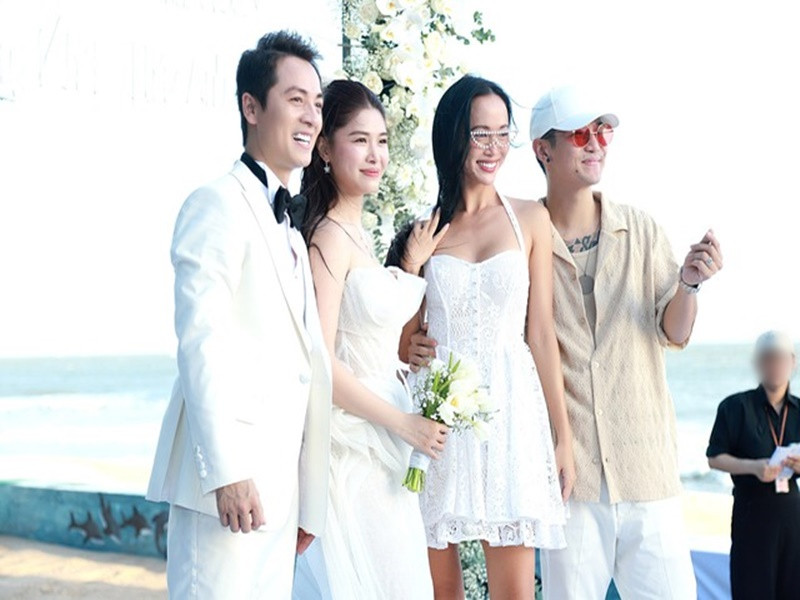 Cường Seven - Vũ Ngọc Anh cũng đến mừng vợ chồng Đăng Khôi. Ảnh: Tổ Quốc.