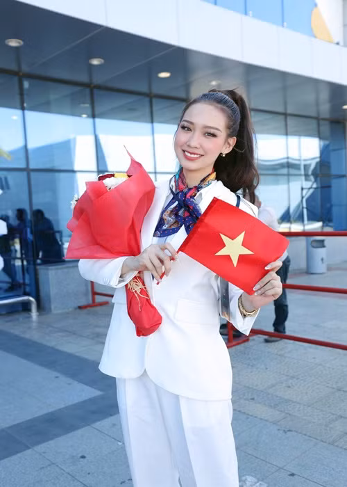 Đương kim Hoa hậu Liên lục địa Bảo Ngọc vừa sang Ai Cập. Cô còn 17 ngày cuối cùng trong nhiệm kỳ.