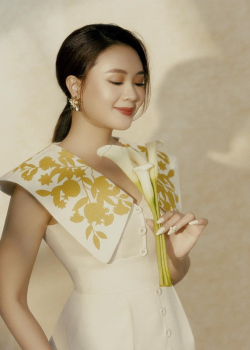 Ở ngoài đời, chồng Hồng Diễm và Hồng Đăng có quen biết, chơi với nhau. “Tôi nghĩ nếu tôi lại đóng cặp với Đăng, anh ấy sẽ yên tâm hơn là tôi đóng cặp với người khác”, Hồng Diễm tâm sự.