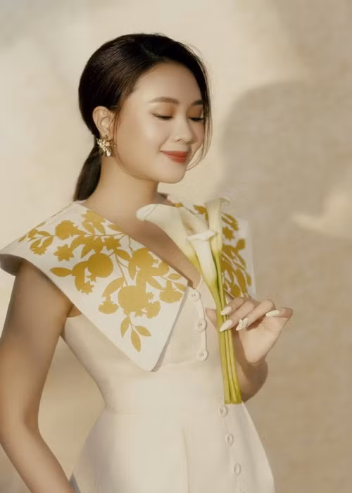 Ở ngoài đời, chồng Hồng Diễm và Hồng Đăng có quen biết, chơi với nhau. “Tôi nghĩ nếu tôi lại đóng cặp với Đăng, anh ấy sẽ yên tâm hơn là tôi đóng cặp với người khác”, Hồng Diễm tâm sự.